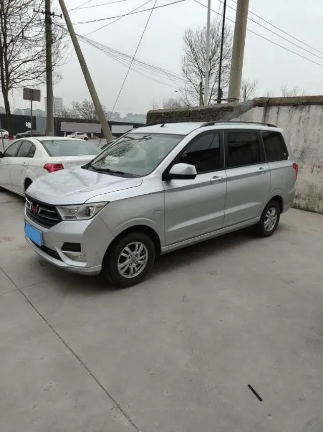 2021 WuLing HongGuang 1.5L 99HP L4 6MT,autocango,china used car exporter,china ev exporter,chinese used car exporter,chinese used ev exporter