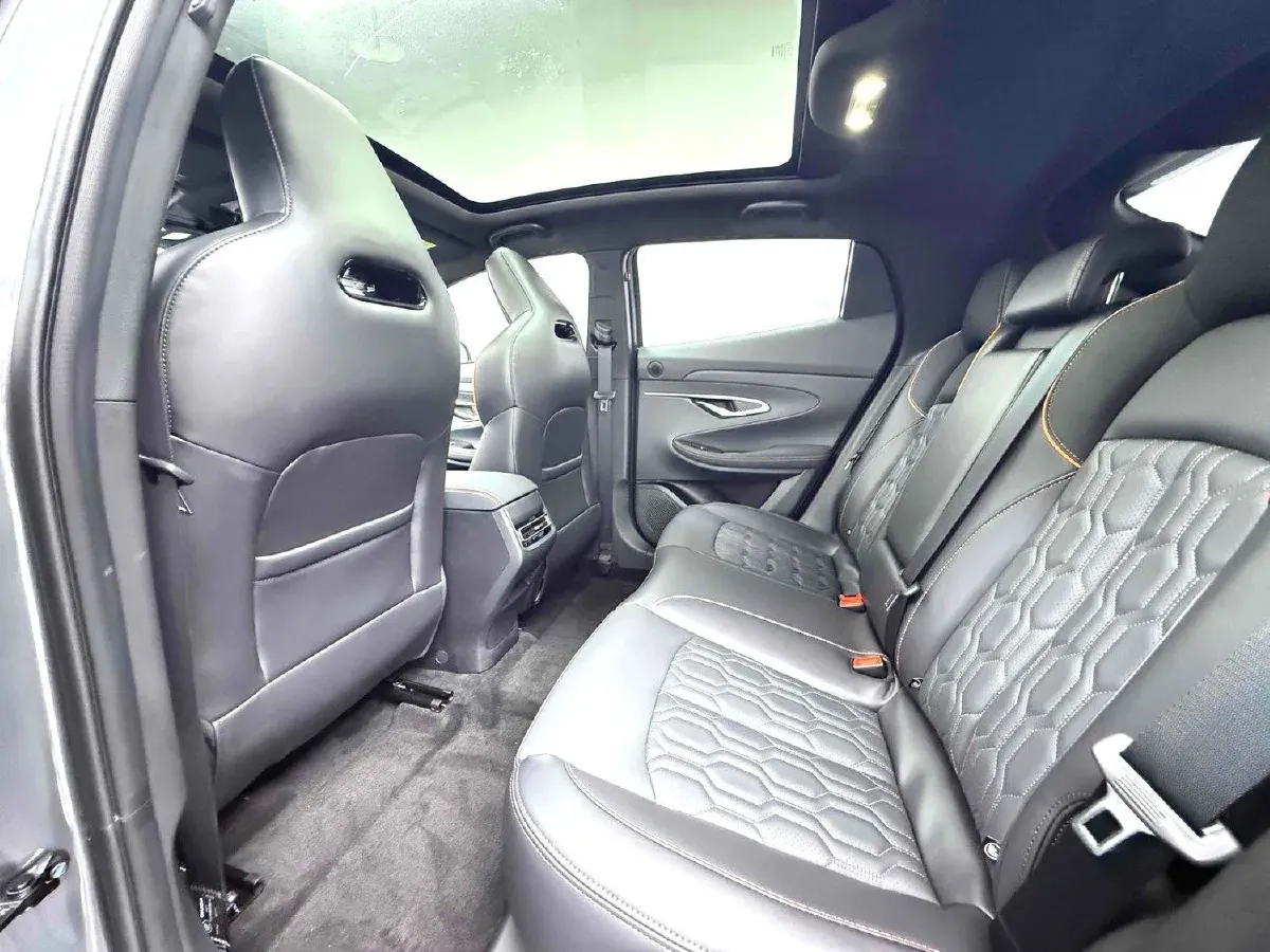 2022 ChangAn UNI-T 1.5T 188HP L4 7DCT,autocango,china used car exporter,china ev exporter,chinese used car exporter,chinese used ev exporter