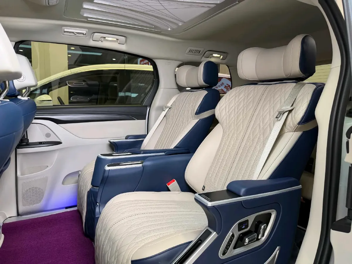 2023 Buick GL8 2.0T 237HP L4 9AT,autocango,china used car exporter,china ev exporter,chinese used car exporter,chinese used ev exporter