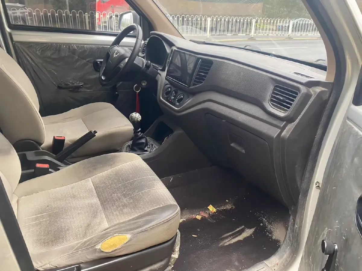 2019 WuLing HongGuang V 1.5L 99HP L4 6MT,autocango,china used car exporter,china ev exporter,chinese used car exporter,chinese used ev exporter