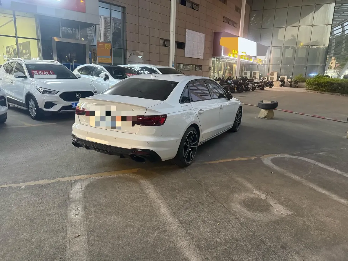 2023 Audi A4L 2.0T 245HP L4 7DCT,autocango,china used car exporter,china ev exporter,chinese used car exporter,chinese used ev exporter