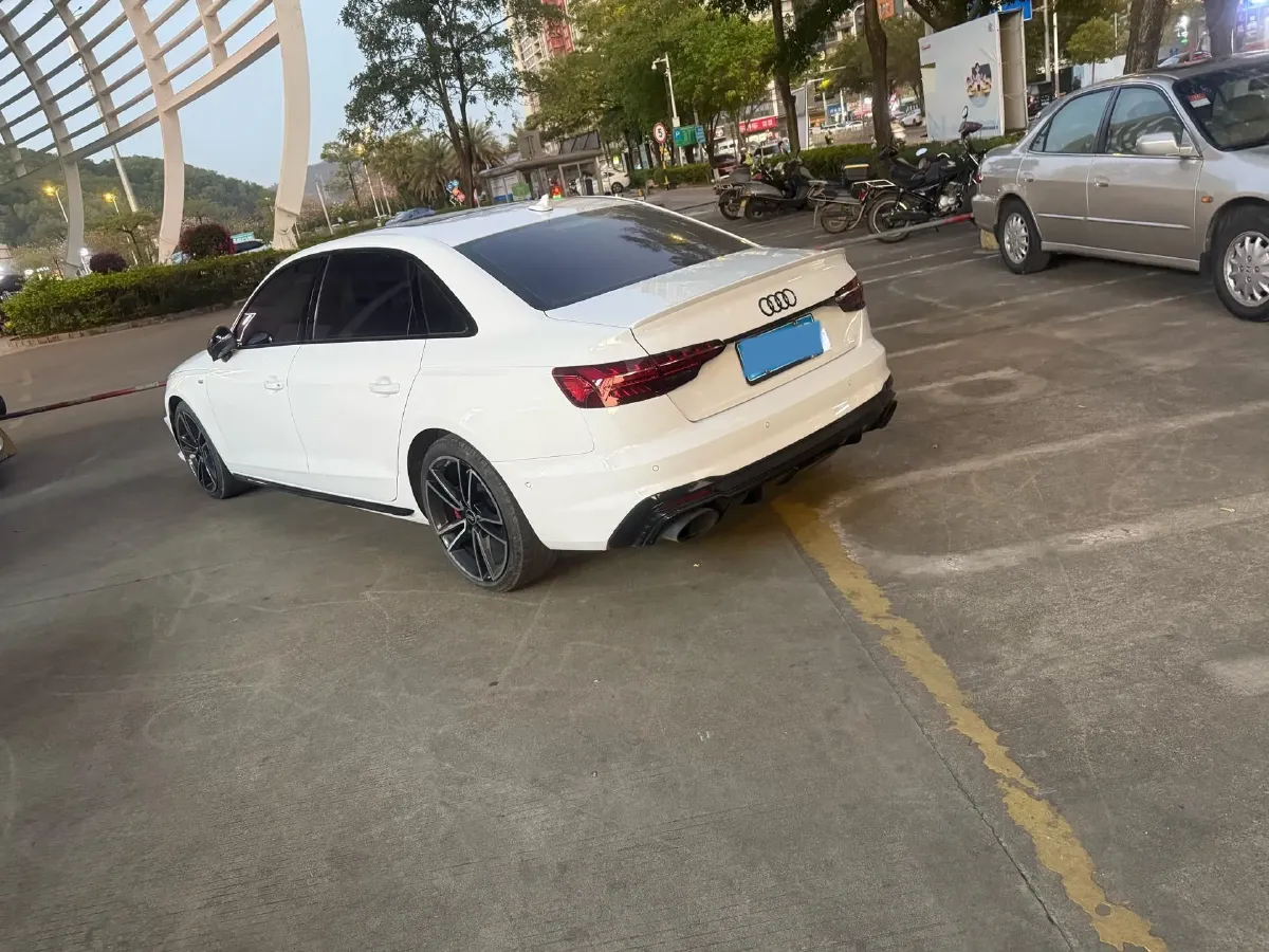 2023 Audi A4L 2.0T 245HP L4 7DCT,autocango,china used car exporter,china ev exporter,chinese used car exporter,chinese used ev exporter