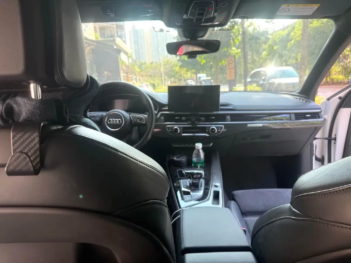 2023 Audi A4L 2.0T 245HP L4 7DCT,autocango,china used car exporter,china ev exporter,chinese used car exporter,chinese used ev exporter