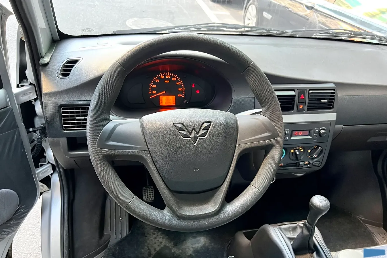 2021 WuLing RongGuang Mini Truck 1.5L 99HP L4 5MT,autocango,china used car exporter,china ev exporter,chinese used car exporter,chinese used ev exporter