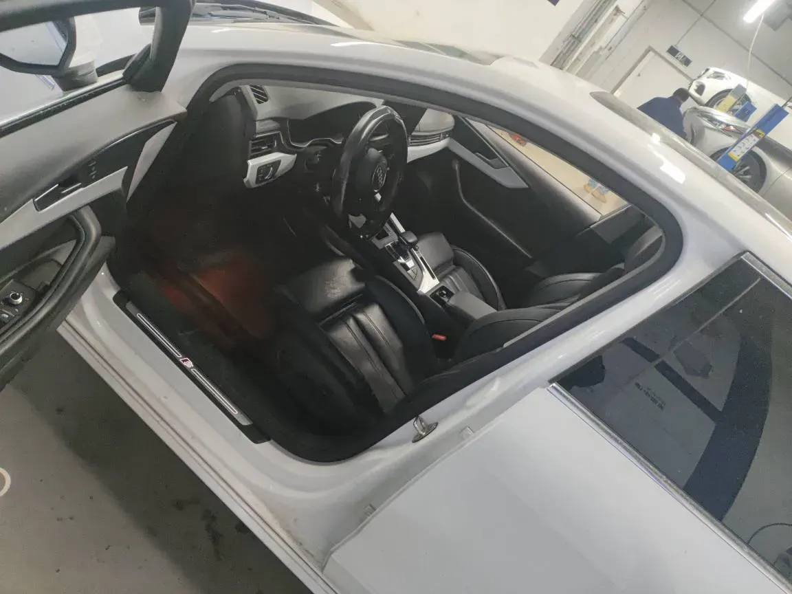 2022 Audi A4L 2.0T 190HP L4 7DCT,autocango,china used car exporter,china ev exporter,chinese used car exporter,chinese used ev exporter