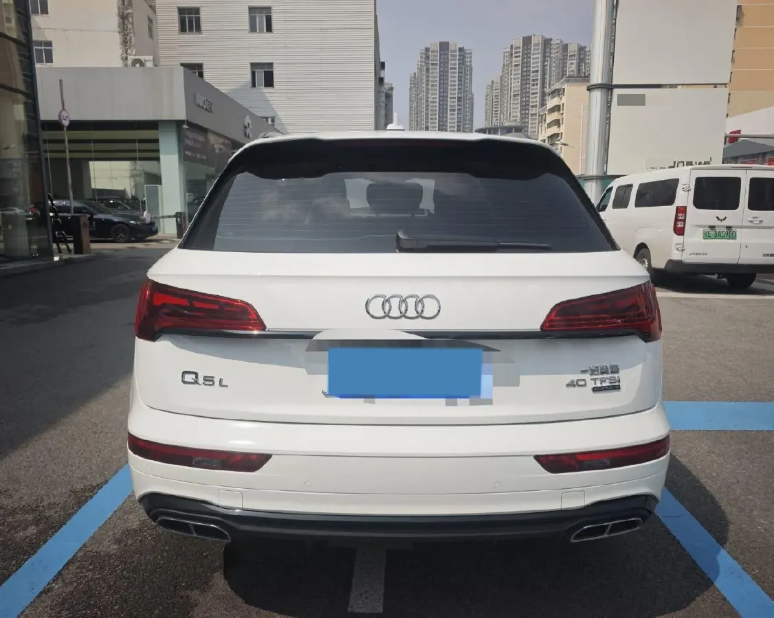 2023 Audi Q5L 2.0T 190HP L4 7DCT,autocango,china used car exporter,china ev exporter,chinese used car exporter,chinese used ev exporter