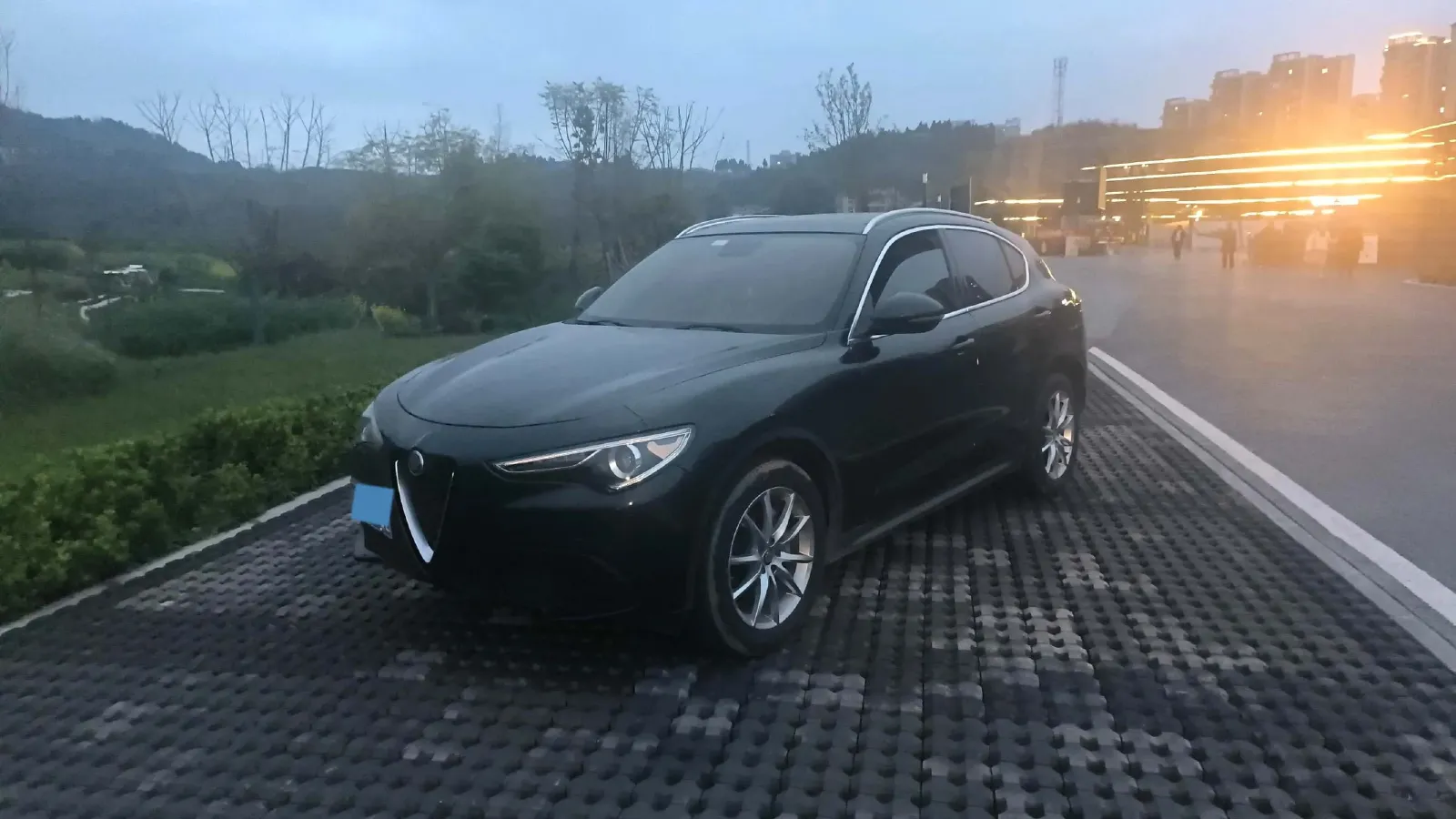 2017 Alfa Romeo Stelvio 2.0T 280HP L4 8AT,autocango,china used car exporter,china ev exporter,chinese used car exporter,chinese used ev exporter