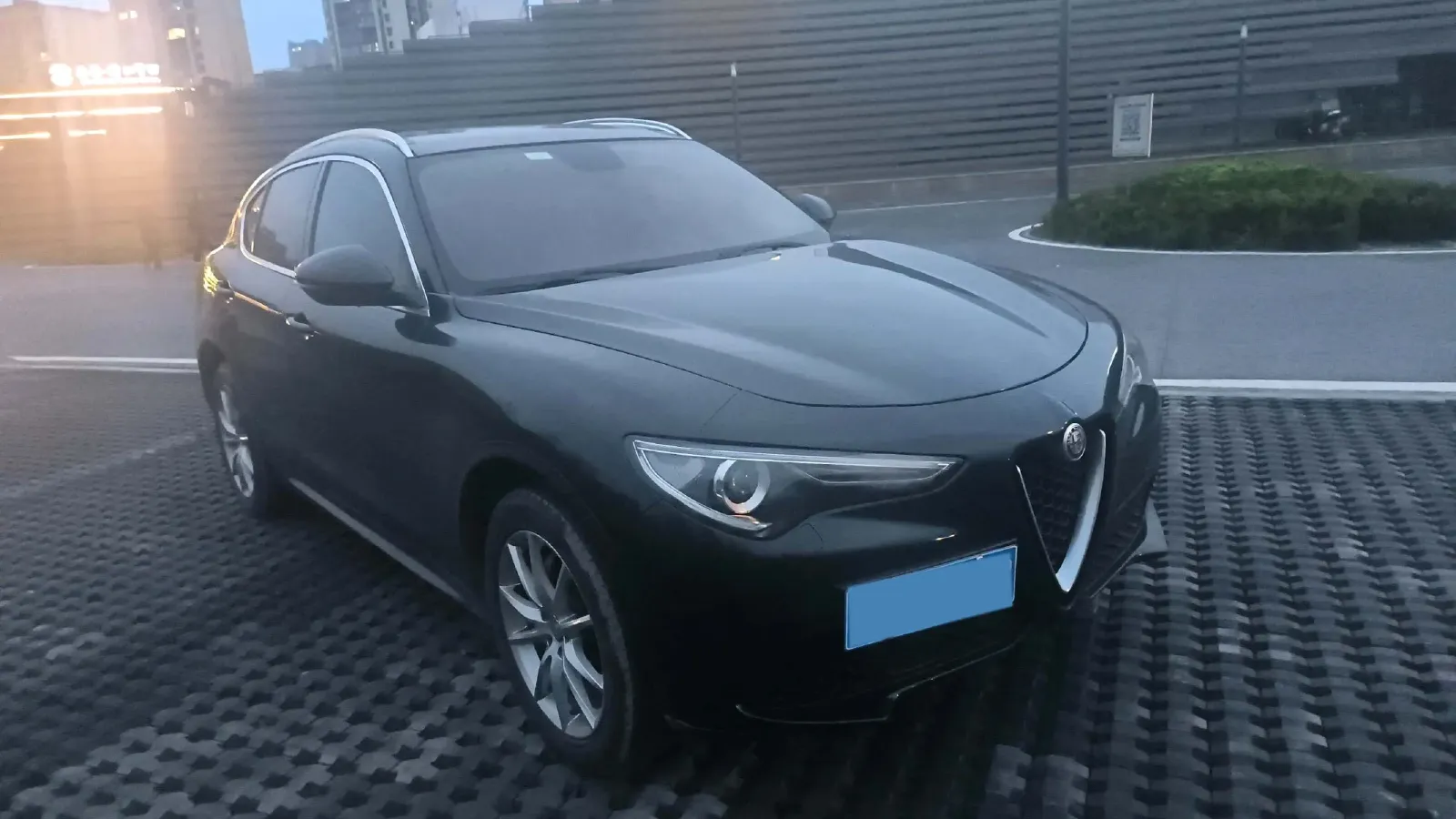 2017 Alfa Romeo Stelvio 2.0T 280HP L4 8AT,autocango,china used car exporter,china ev exporter,chinese used car exporter,chinese used ev exporter