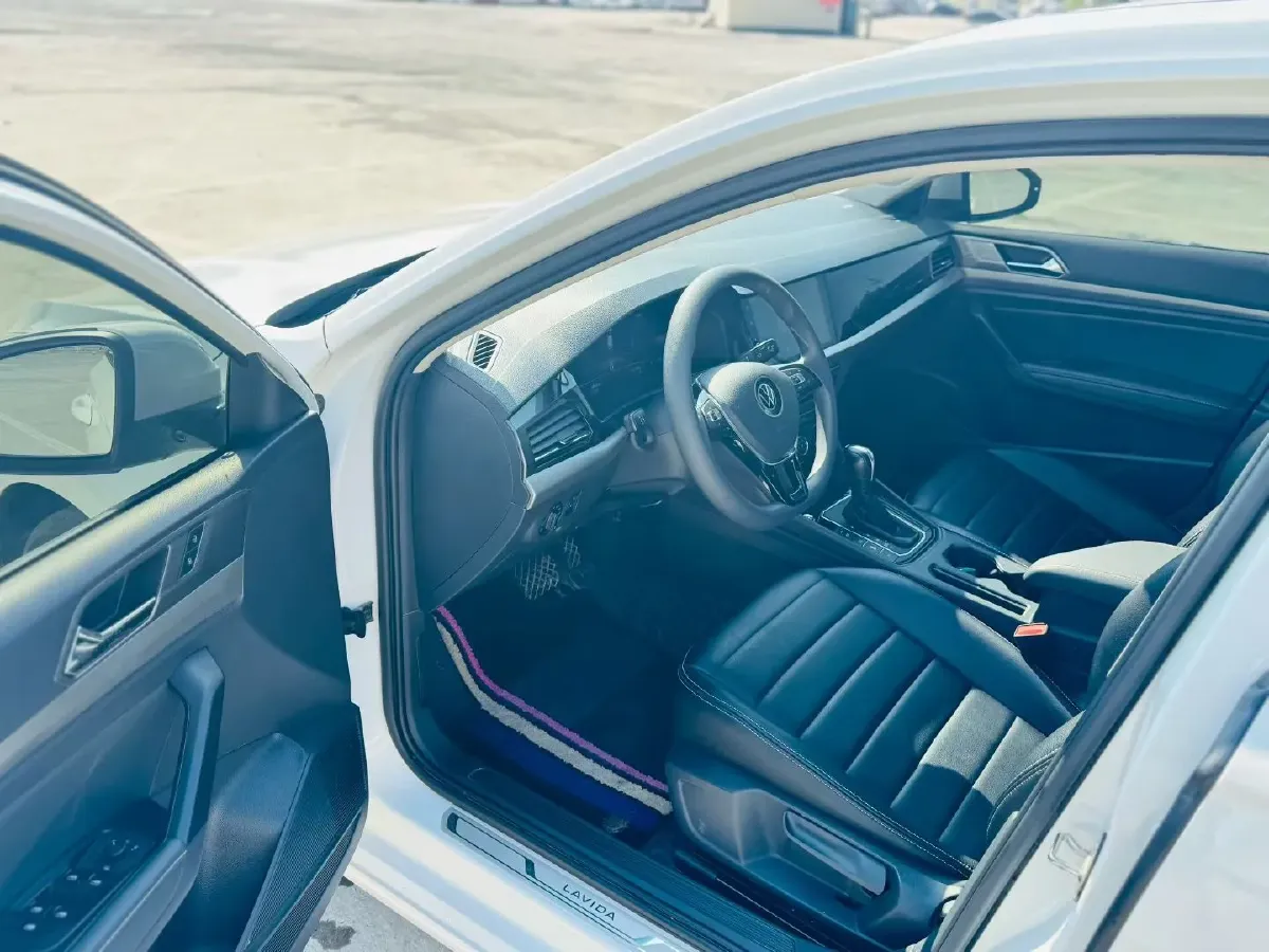 2022 Volkswagen T-Roc 1.4T 150HP L4 7DCT,autocango,china used car exporter,china ev exporter,chinese used car exporter,chinese used ev exporter