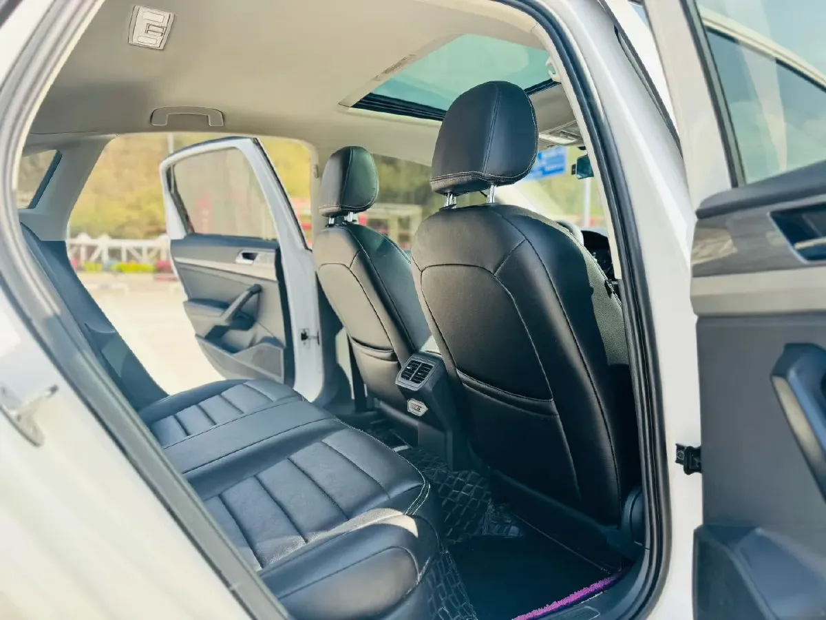 2022 Volkswagen T-Roc 1.4T 150HP L4 7DCT,autocango,china used car exporter,china ev exporter,chinese used car exporter,chinese used ev exporter