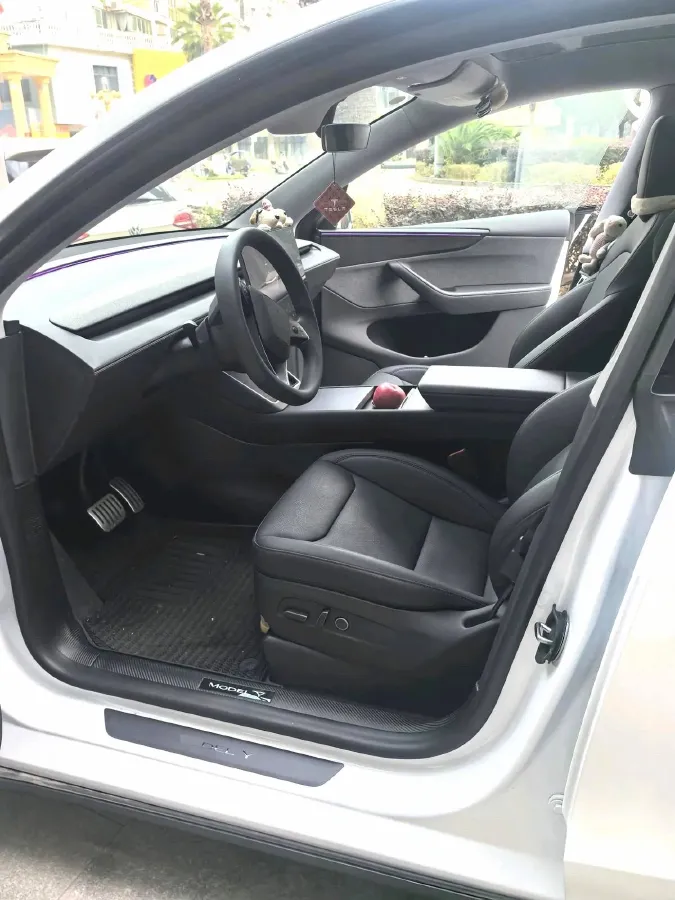 2025 Tesla Model Y BEV 62.5KWH,autocango,china used car exporter,china ev exporter,chinese used car exporter,chinese used ev exporter