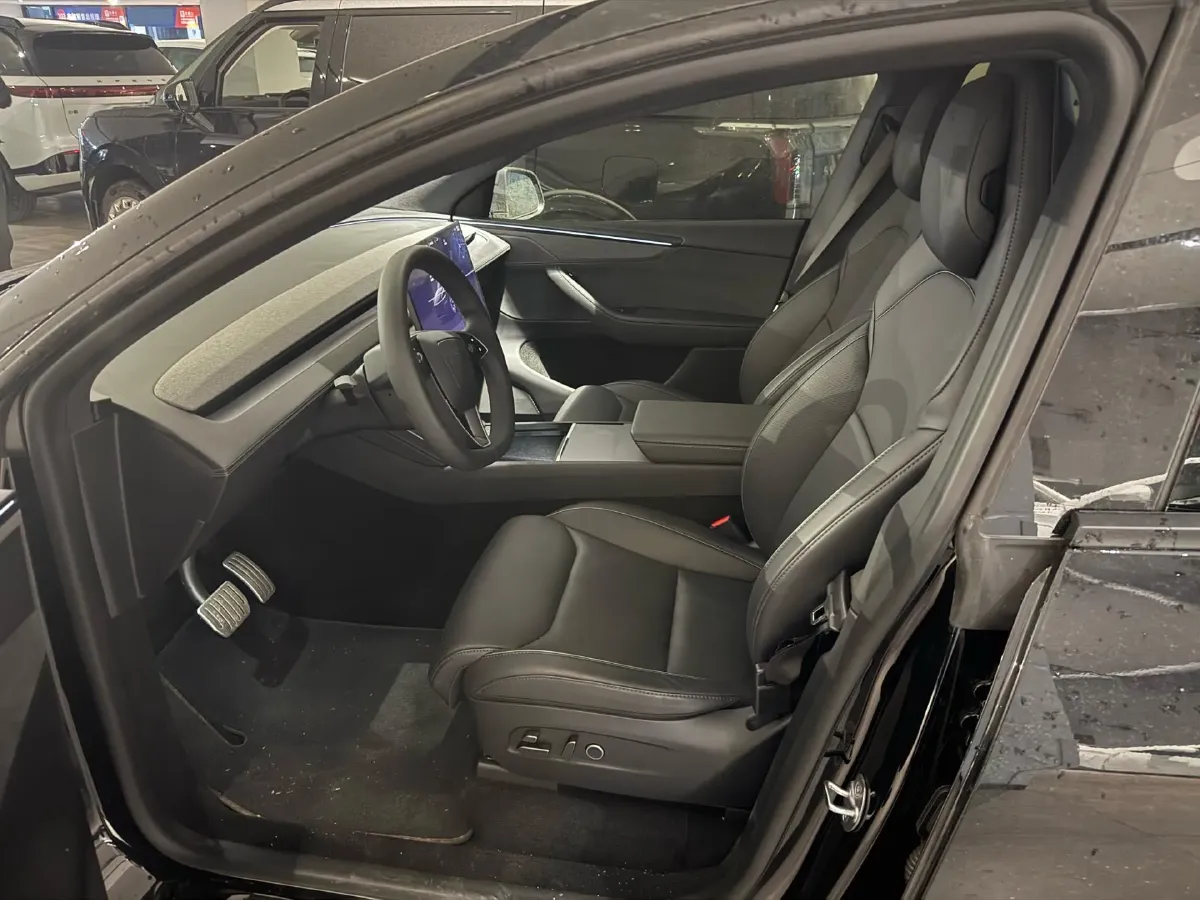 2025 Tesla Model Y L BEV,autocango,china used car exporter,china ev exporter,chinese used car exporter,chinese used ev exporter