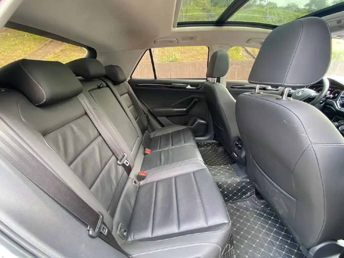 2021 Volkswagen T-Roc 1.4T 150HP L4 7DCT,autocango,china used car exporter,china ev exporter,chinese used car exporter,chinese used ev exporter