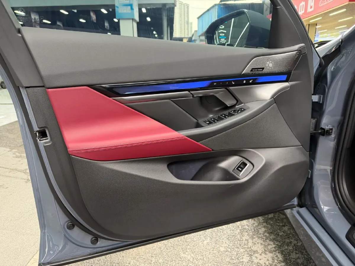 2024 BMW 5 Series 2.0T 258HP L4 8AT,autocango,china used car exporter,china ev exporter,chinese used car exporter,chinese used ev exporter