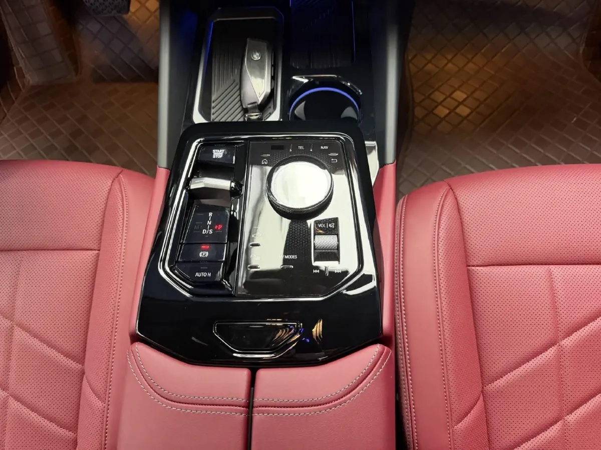 2024 BMW 5 Series 2.0T 258HP L4 8AT,autocango,china used car exporter,china ev exporter,chinese used car exporter,chinese used ev exporter