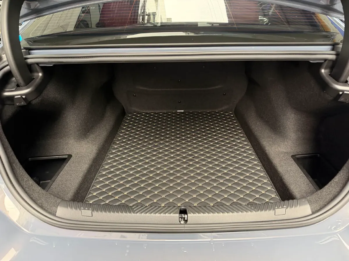 2024 BMW 5 Series 2.0T 258HP L4 8AT,autocango,china used car exporter,china ev exporter,chinese used car exporter,chinese used ev exporter