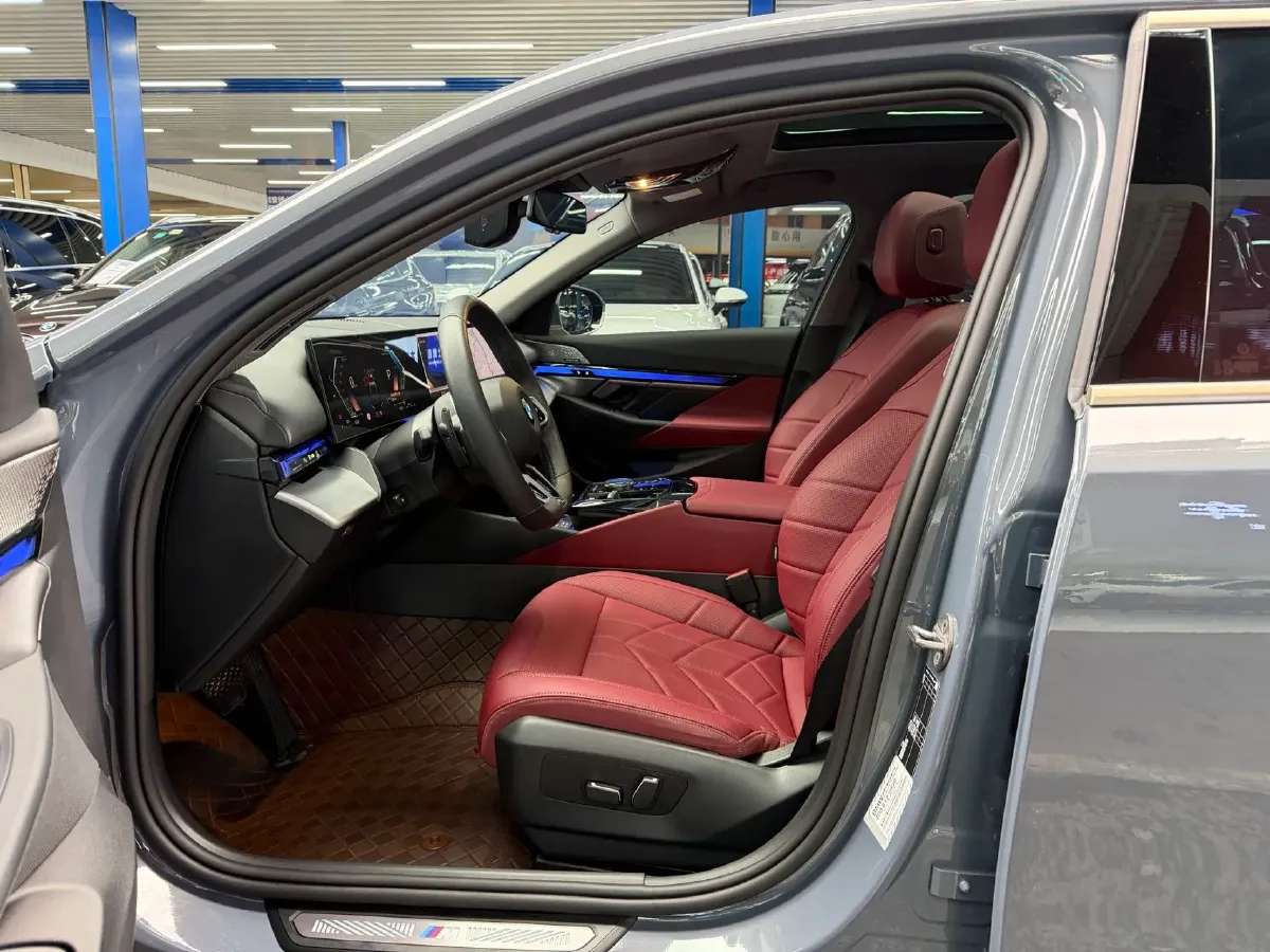 2024 BMW 5 Series 2.0T 258HP L4 8AT,autocango,china used car exporter,china ev exporter,chinese used car exporter,chinese used ev exporter