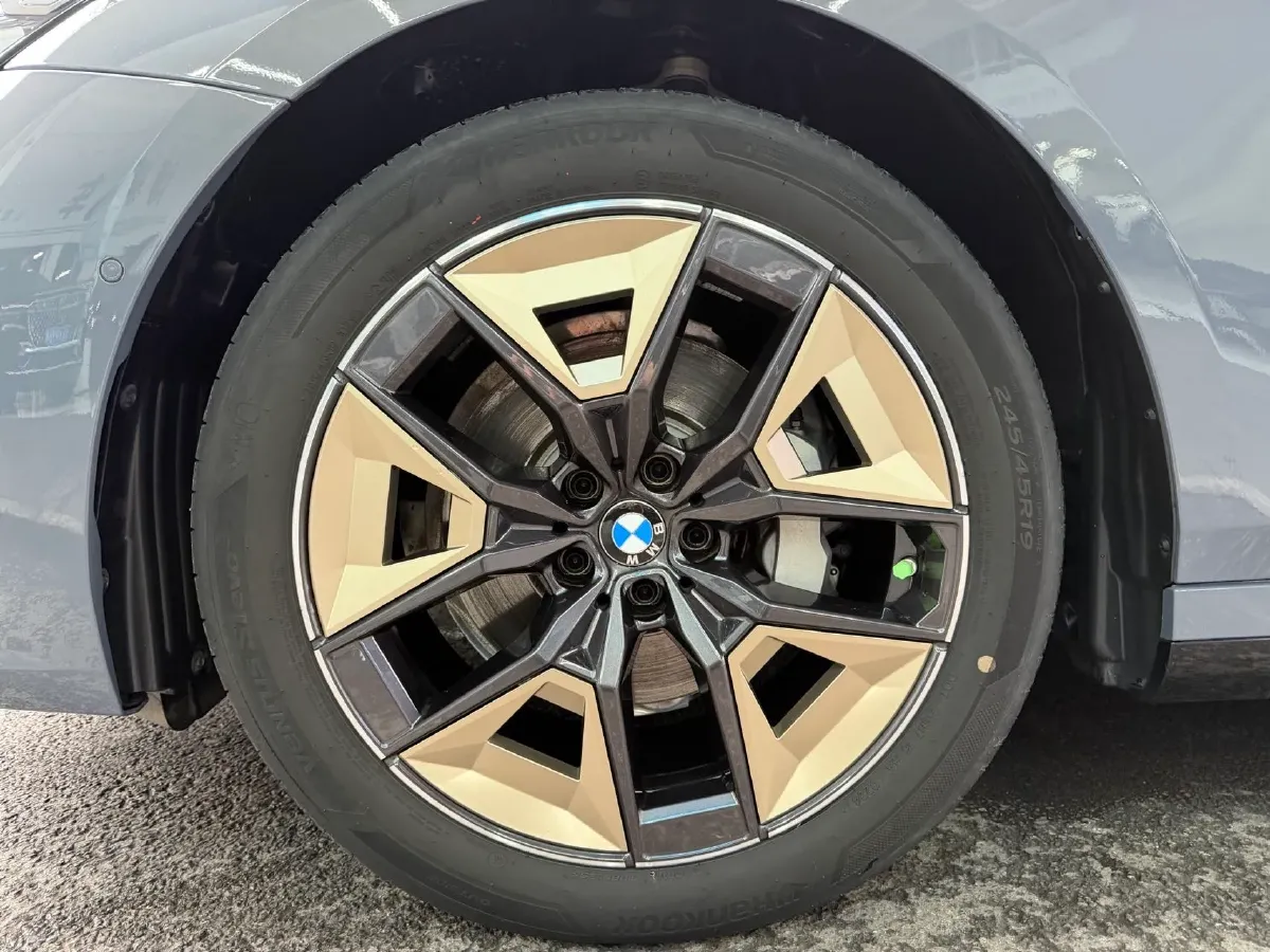 2024 BMW 5 Series 2.0T 258HP L4 8AT,autocango,china used car exporter,china ev exporter,chinese used car exporter,chinese used ev exporter