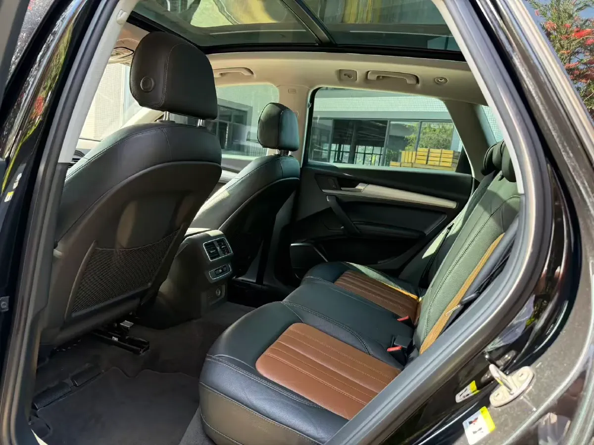 2020 Audi Q5L 2.0T 190HP L4 7DCT,autocango,china used car exporter,china ev exporter,chinese used car exporter,chinese used ev exporter