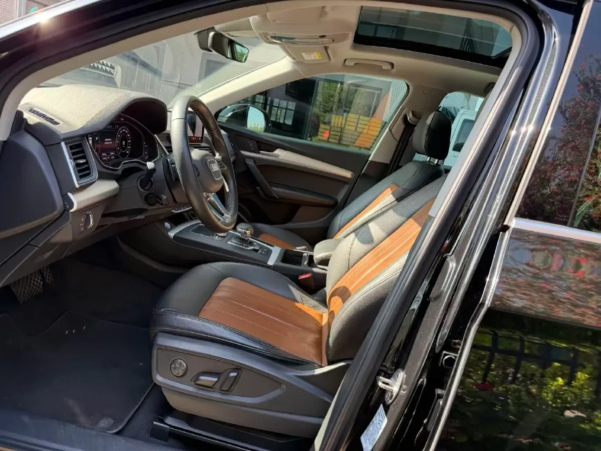 2020 Audi Q5L 2.0T 190HP L4 7DCT,autocango,china used car exporter,china ev exporter,chinese used car exporter,chinese used ev exporter