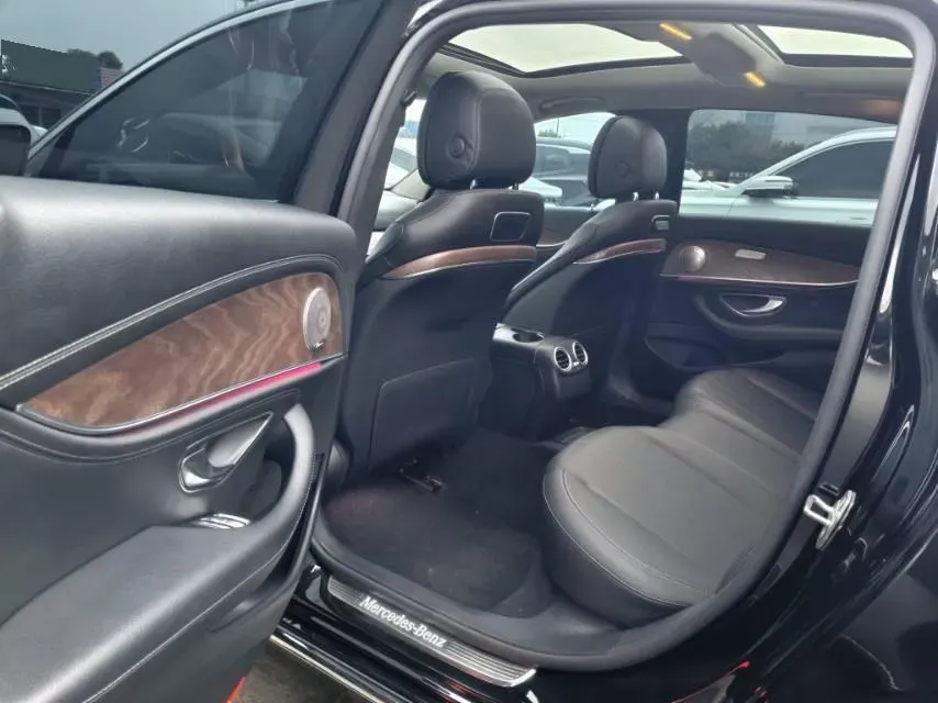 2020 Mercedes-Benz E Class 2.0T 258HP L4 9AT,autocango,china used car exporter,china ev exporter,chinese used car exporter,chinese used ev exporter