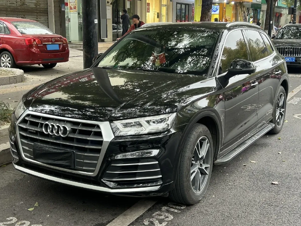 2020 Audi Q5L 2.0T 190HP L4 7DCT,autocango,china used car exporter,china ev exporter,chinese used car exporter,chinese used ev exporter
