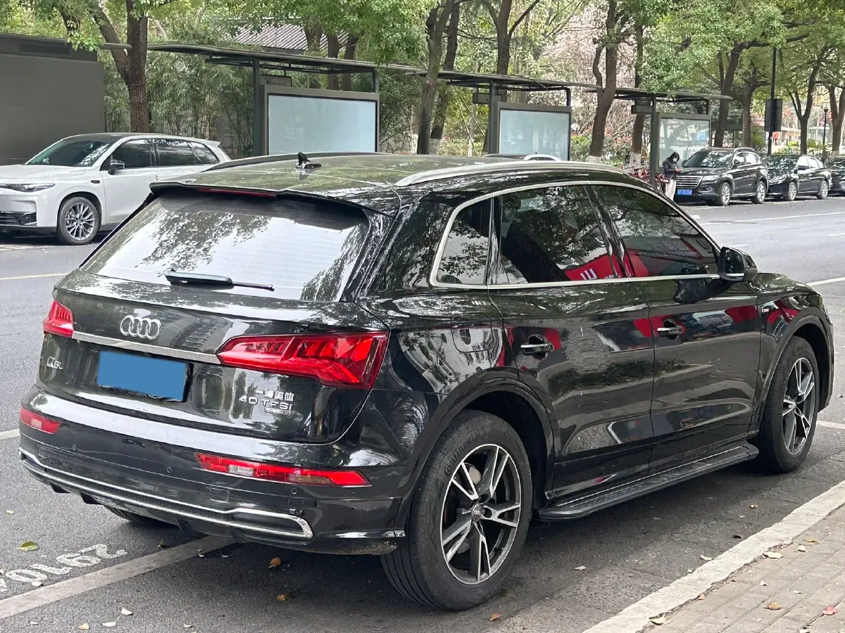 2020 Audi Q5L 2.0T 190HP L4 7DCT,autocango,china used car exporter,china ev exporter,chinese used car exporter,chinese used ev exporter