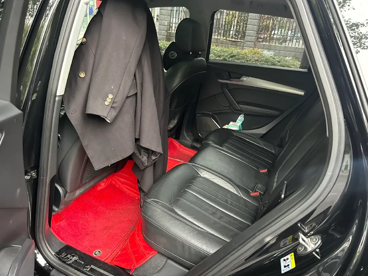 2020 Audi Q5L 2.0T 190HP L4 7DCT,autocango,china used car exporter,china ev exporter,chinese used car exporter,chinese used ev exporter