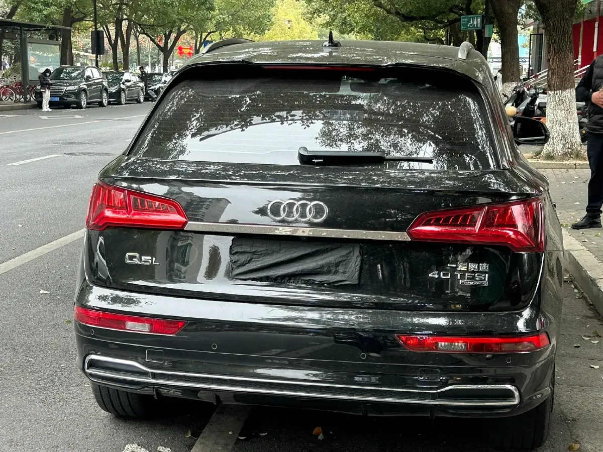 2020 Audi Q5L 2.0T 190HP L4 7DCT,autocango,china used car exporter,china ev exporter,chinese used car exporter,chinese used ev exporter