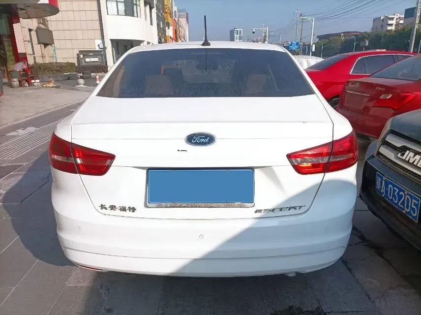 2017 Ford Escort 1.5L 113HP L4 5MT,autocango,china used car exporter,china ev exporter,chinese used car exporter,chinese used ev exporter