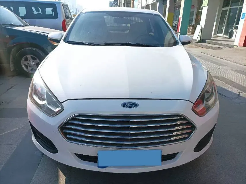 2017 Ford Escort 1.5L 113HP L4 5MT,autocango,china used car exporter,china ev exporter,chinese used car exporter,chinese used ev exporter