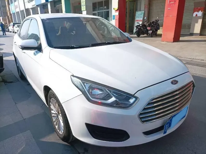 2017 Ford Escort 1.5L 113HP L4 5MT,autocango,china used car exporter,china ev exporter,chinese used car exporter,chinese used ev exporter
