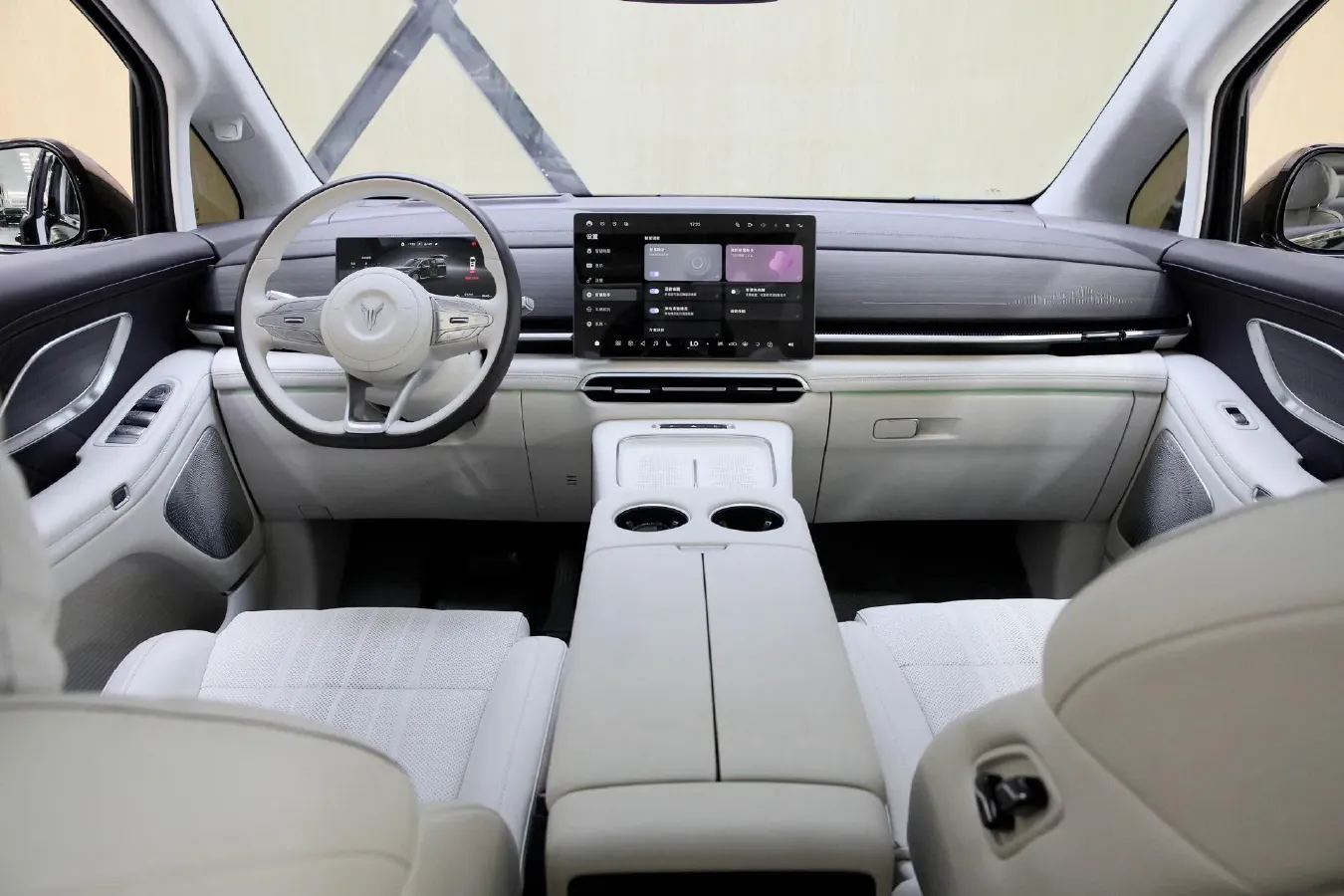 2026 Voyah Dream 1.5T 150HP L4 PHEV,autocango,china used car exporter,china ev exporter,chinese used car exporter,chinese used ev exporter