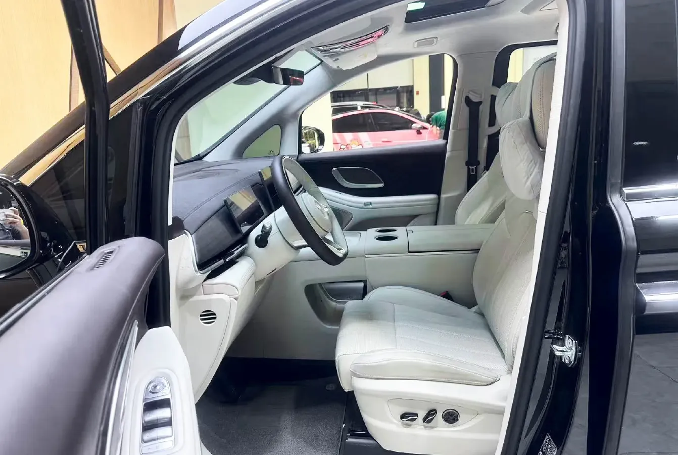 2026 Voyah Dream 1.5T 150HP L4 PHEV,autocango,china used car exporter,china ev exporter,chinese used car exporter,chinese used ev exporter