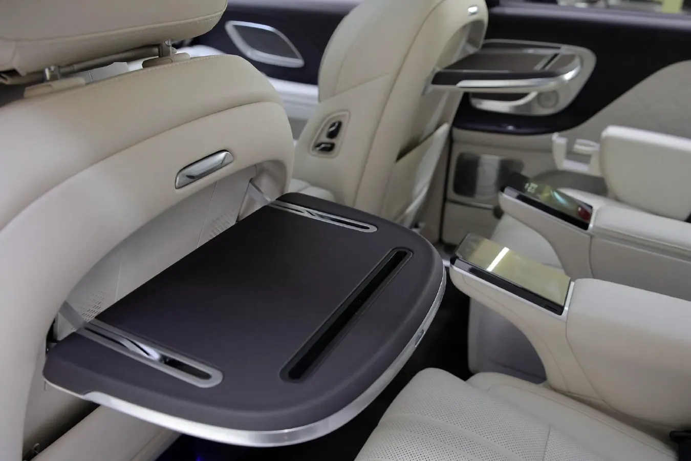 2026 Voyah Dream 1.5T 150HP L4 PHEV,autocango,china used car exporter,china ev exporter,chinese used car exporter,chinese used ev exporter