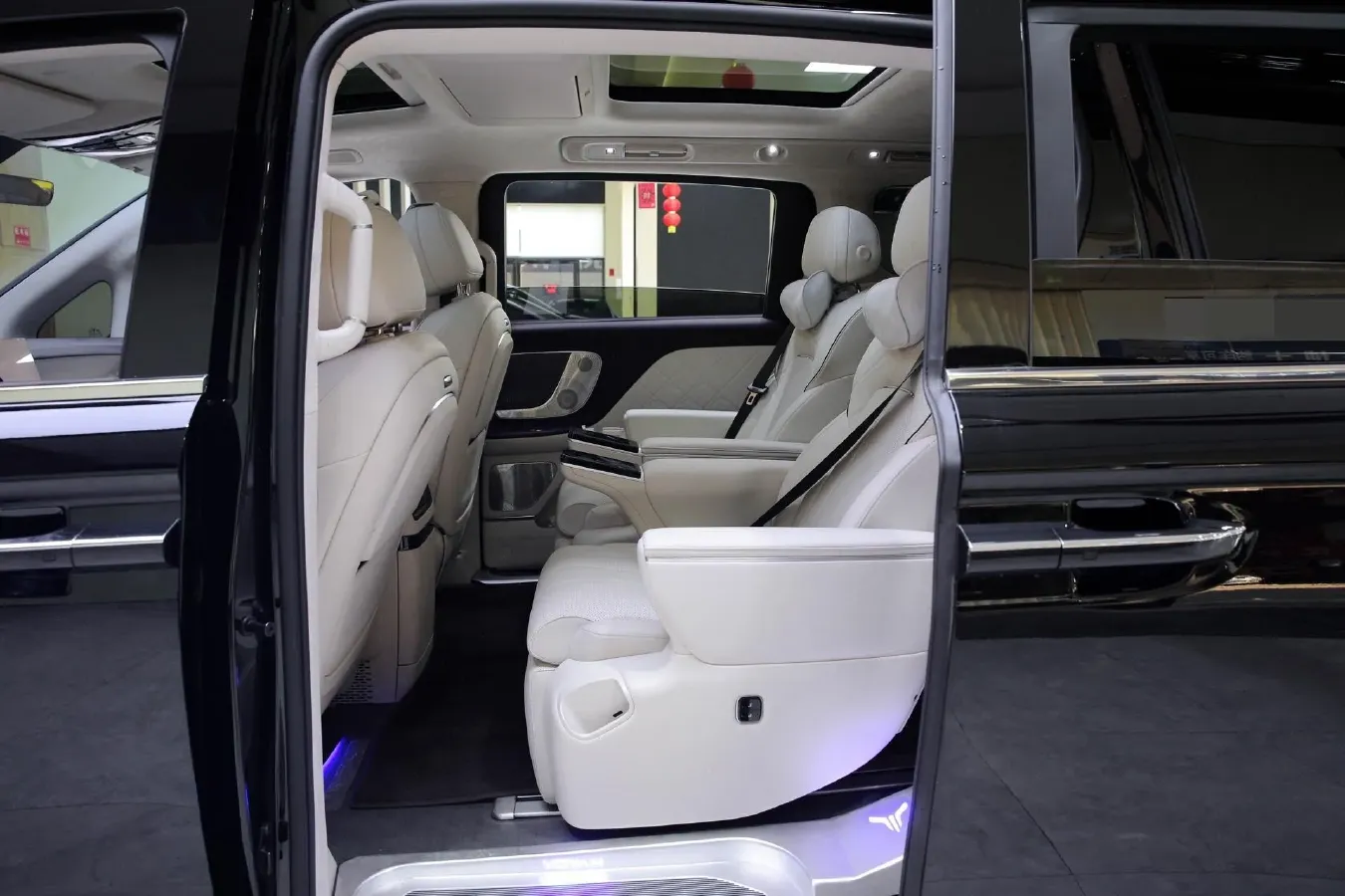 2026 Voyah Dream 1.5T 150HP L4 PHEV,autocango,china used car exporter,china ev exporter,chinese used car exporter,chinese used ev exporter