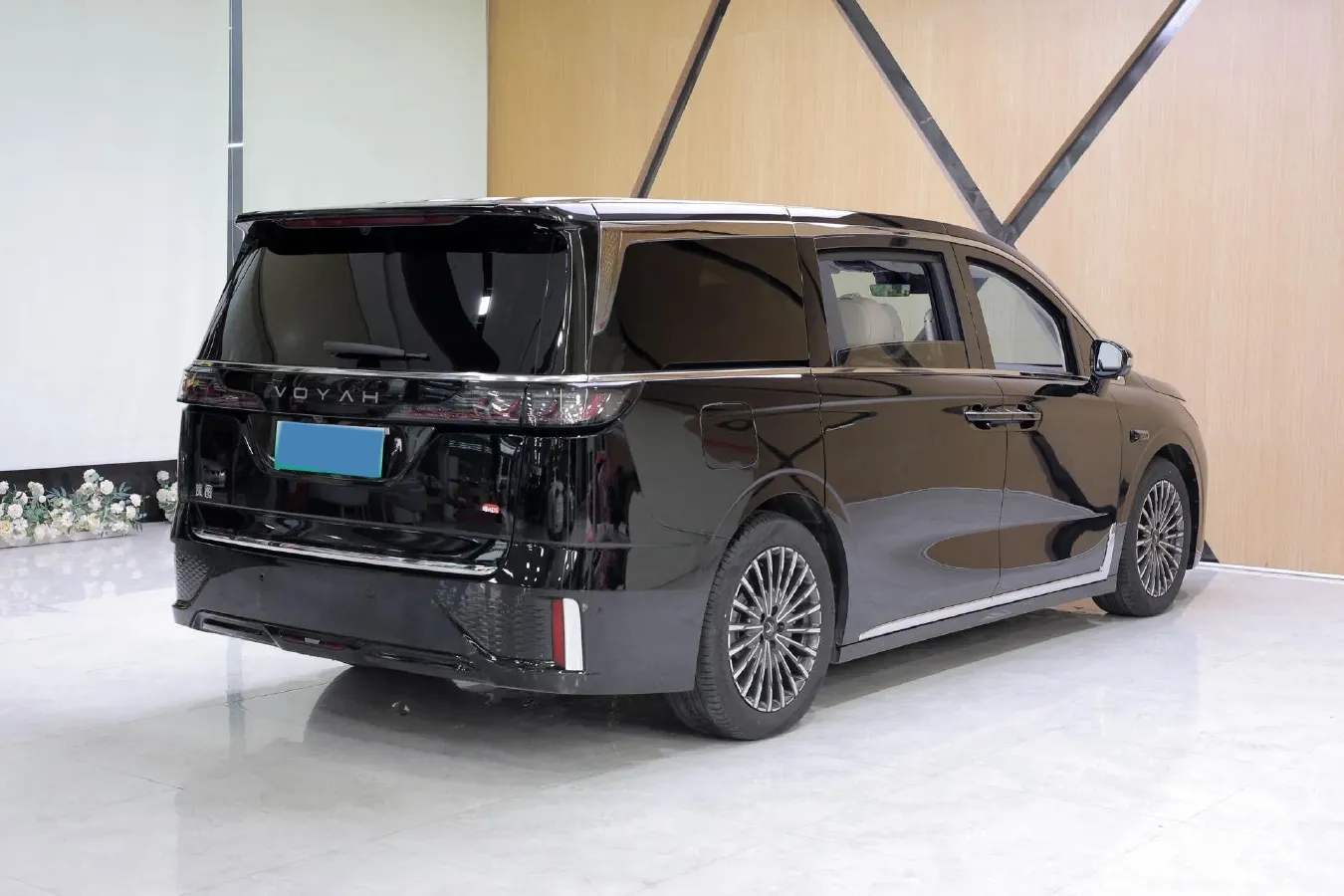 2026 Voyah Dream 1.5T 150HP L4 PHEV,autocango,china used car exporter,china ev exporter,chinese used car exporter,chinese used ev exporter