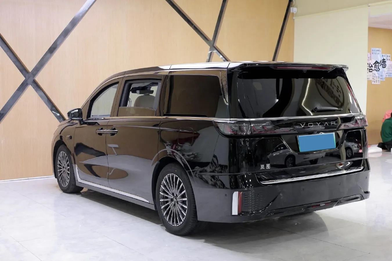 2026 Voyah Dream 1.5T 150HP L4 PHEV,autocango,china used car exporter,china ev exporter,chinese used car exporter,chinese used ev exporter