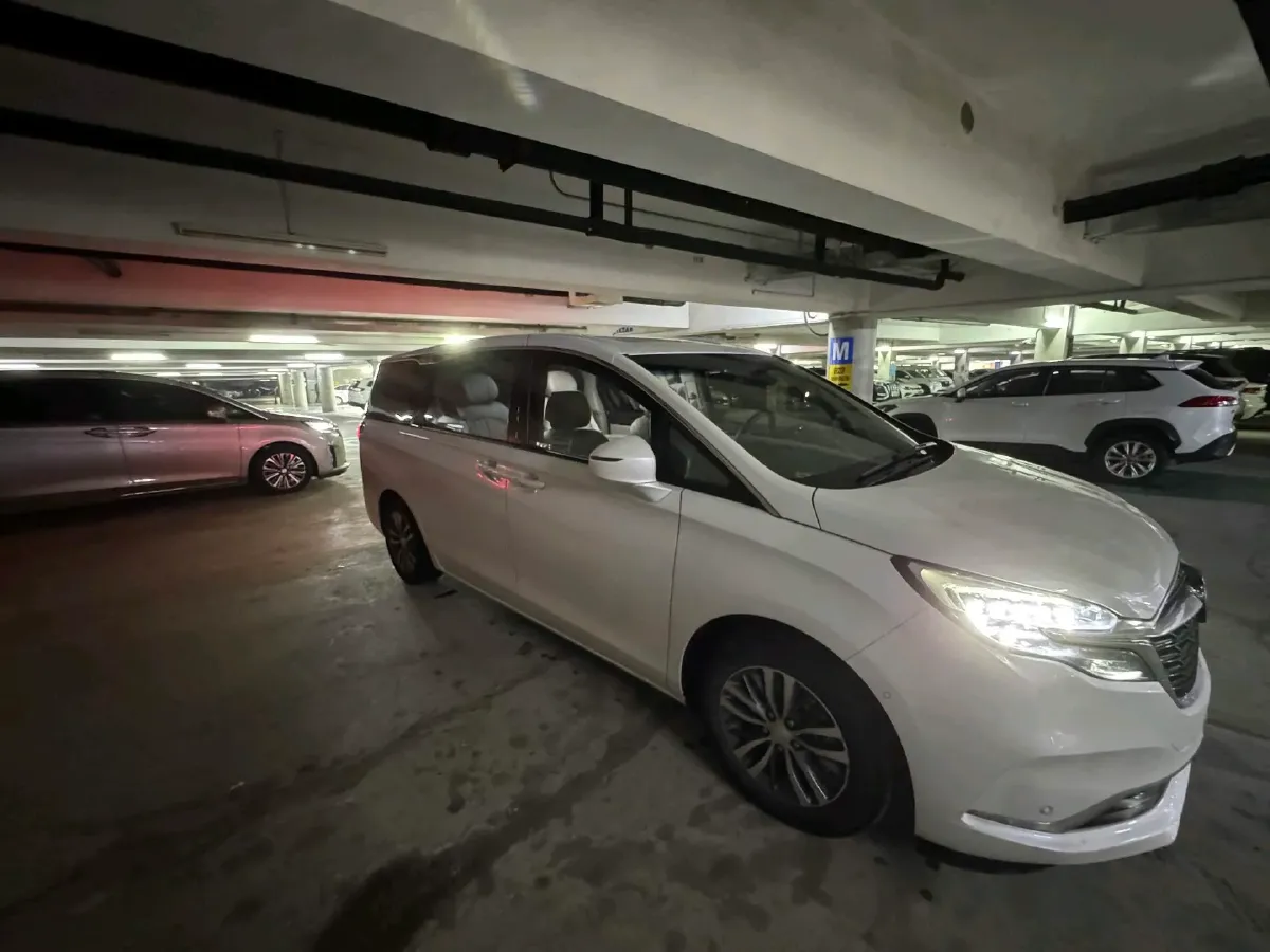 2022 Buick GL8 2.0T 237HP L4 9AT,autocango,china used car exporter,china ev exporter,chinese used car exporter,chinese used ev exporter