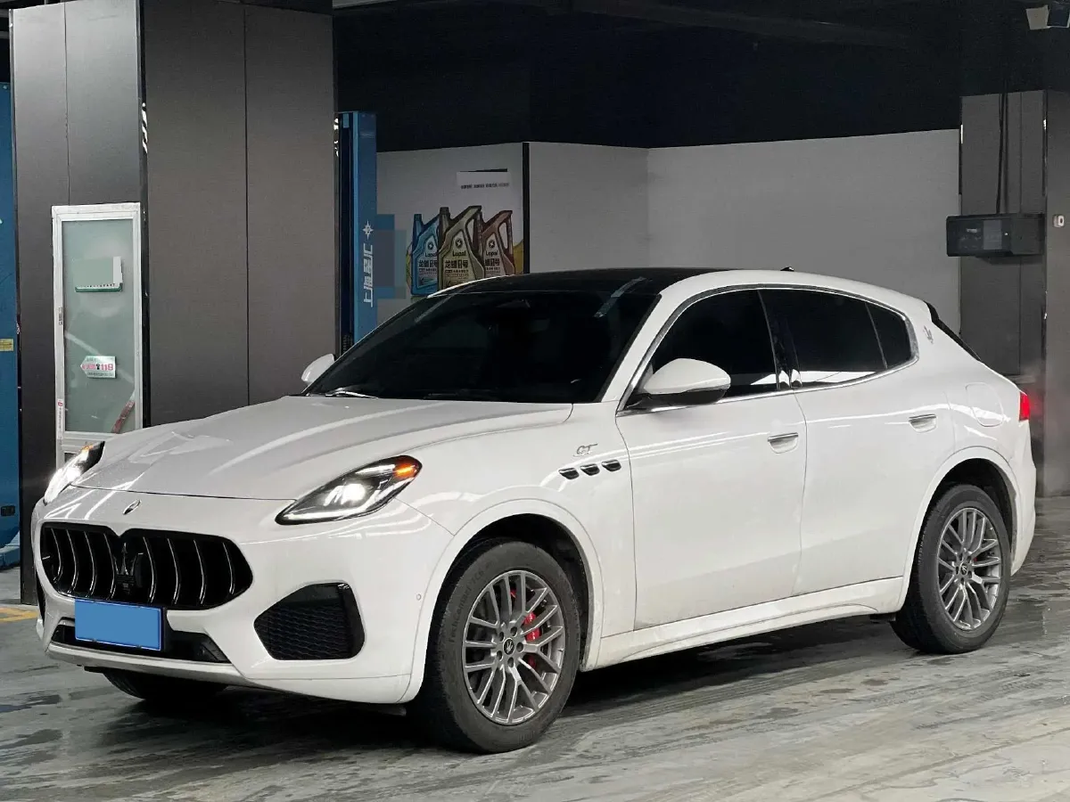 2022 Maserati Levante 2.0T 330HP L4 8AT,autocango,china used car exporter,china ev exporter,chinese used car exporter,chinese used ev exporter
