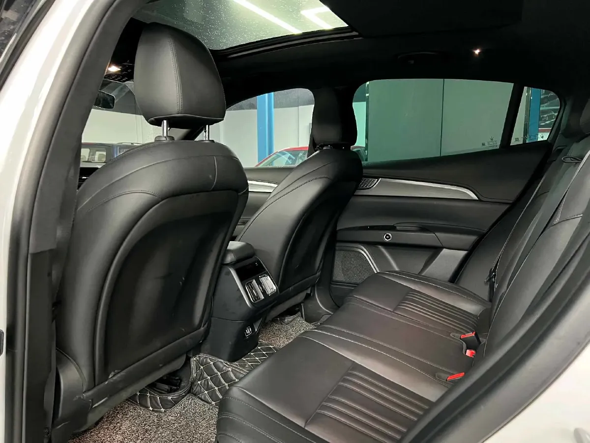 2022 Maserati Levante 2.0T 330HP L4 8AT,autocango,china used car exporter,china ev exporter,chinese used car exporter,chinese used ev exporter