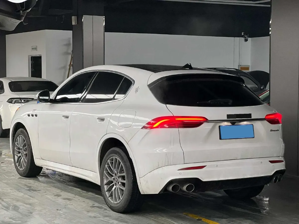 2022 Maserati Levante 2.0T 330HP L4 8AT,autocango,china used car exporter,china ev exporter,chinese used car exporter,chinese used ev exporter