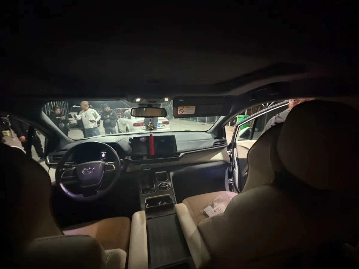 2021 Toyota Sienna 2.5L 192HP L4 E-CVT Hybrid,autocango,china used car exporter,china ev exporter,chinese used car exporter,chinese used ev exporter