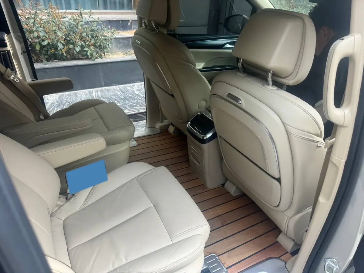 2022 Buick GL8 2.0T 237HP L4 9AT,autocango,china used car exporter,china ev exporter,chinese used car exporter,chinese used ev exporter