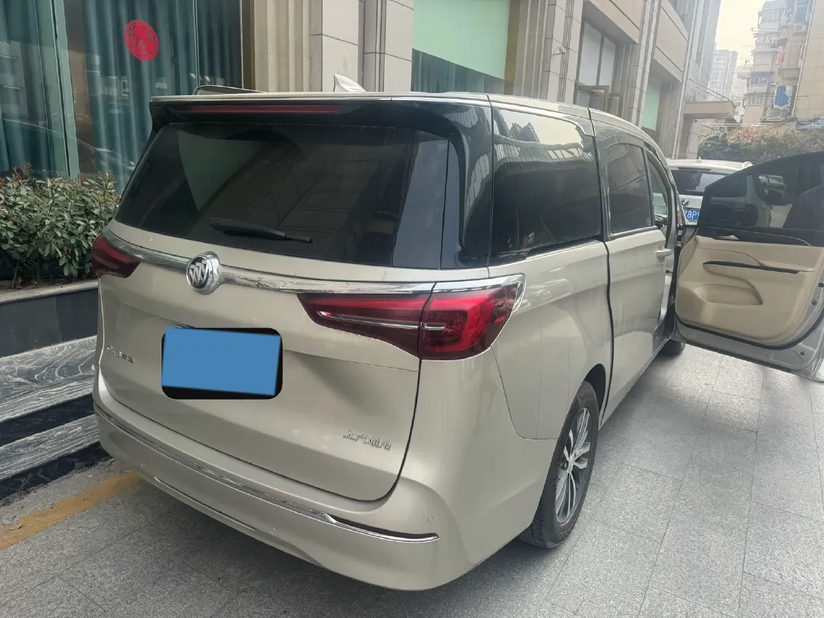 2022 Buick GL8 2.0T 237HP L4 9AT,autocango,china used car exporter,china ev exporter,chinese used car exporter,chinese used ev exporter