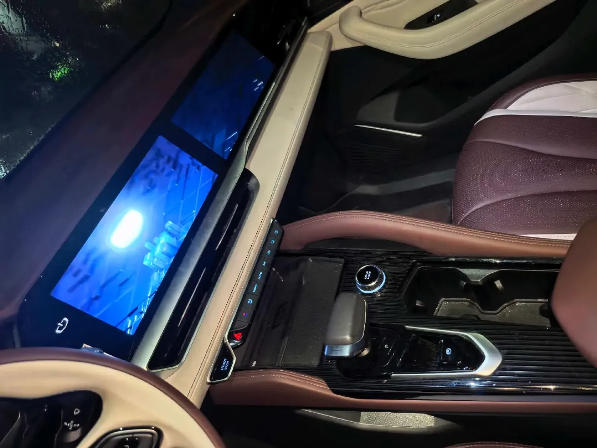 2021 Geely Monjaro 2.0T 218HP L4 7DCT,autocango,china used car exporter,china ev exporter,chinese used car exporter,chinese used ev exporter