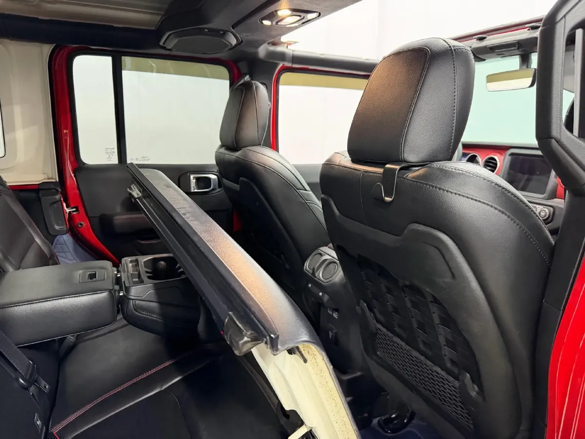 2021 Jeep Wrangler 2.0T 266HP L4 8AT,autocango,china used car exporter,china ev exporter,chinese used car exporter,chinese used ev exporter