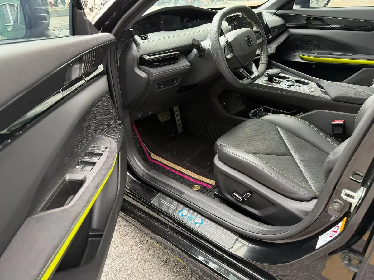 2022 ChangAn UNI-V 1.5T 188HP L4 7DCT,autocango,china used car exporter,china ev exporter,chinese used car exporter,chinese used ev exporter