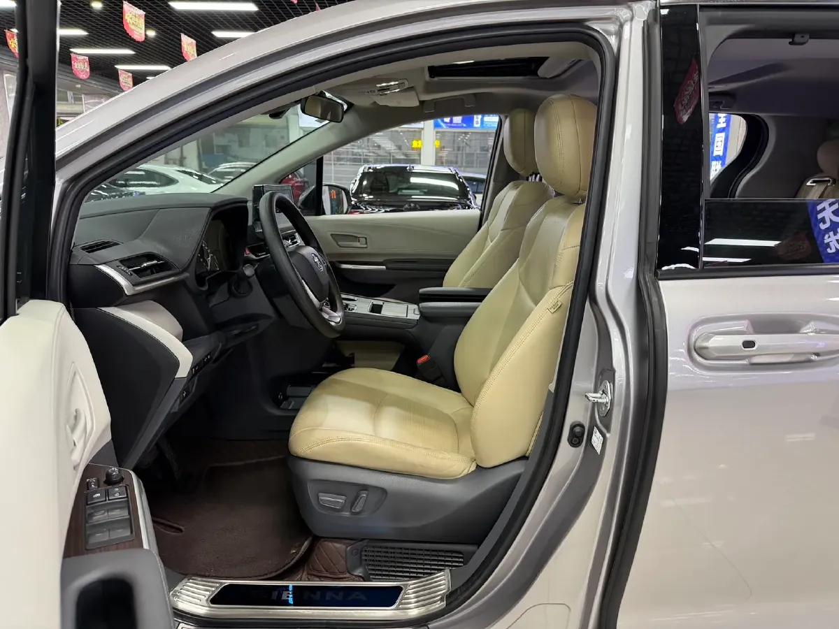 2023 Toyota Sienna 2.5L 189HP L4 E-CVT Hybrid,autocango,china used car exporter,china ev exporter,chinese used car exporter,chinese used ev exporter
