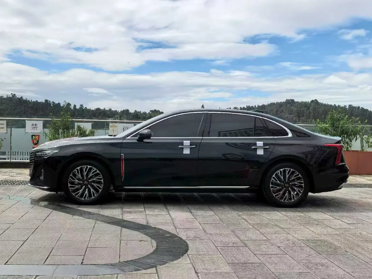 2024 HongQi H5 2.0T 224HP L4 8AT,autocango,china used car exporter,china ev exporter,chinese used car exporter,chinese used ev exporter